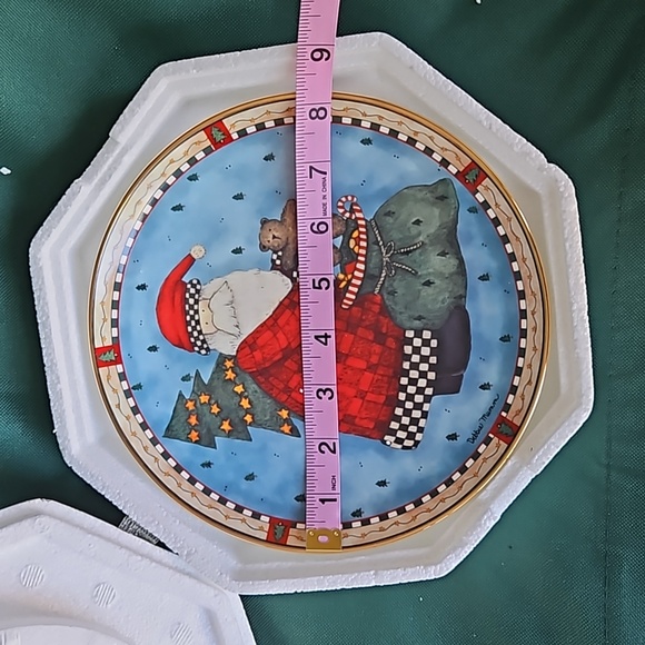 Royal Doulton Debbie Mumm Christmas Plate - Picture 4 of 4